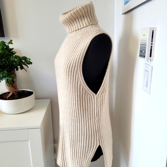 H&M Sweaters - HM beige knitted long vest